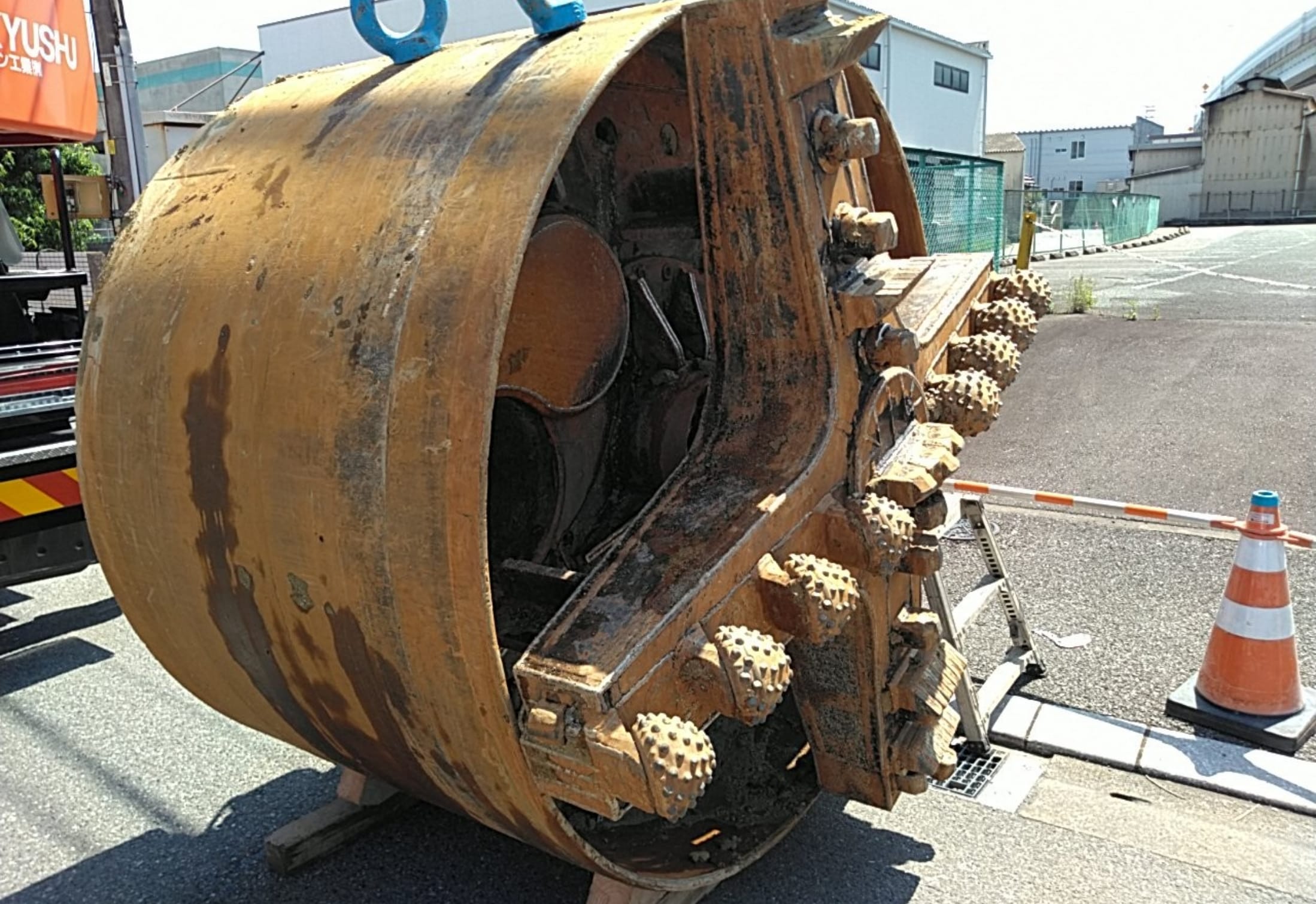 トンネルを掘り終えたマシン